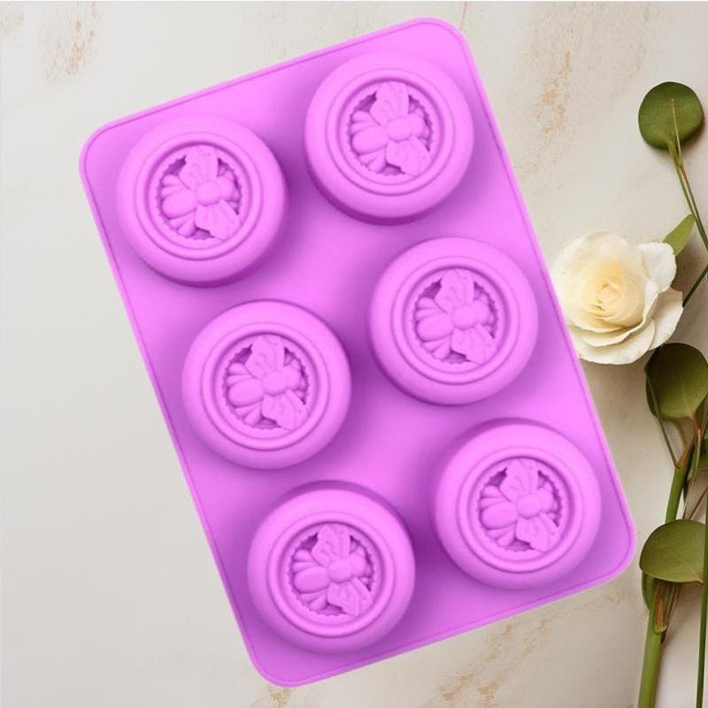 6つの空洞を持つ丸い蜂模様のシリコンソープモールド、DIY手 - Soap Making Scents のレビューと価格
