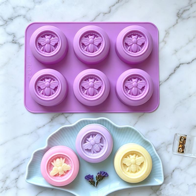 6つの空洞を持つ丸い蜂模様のシリコンソープモールド、DIY手 - Soap Making Scents のレビューと価格
