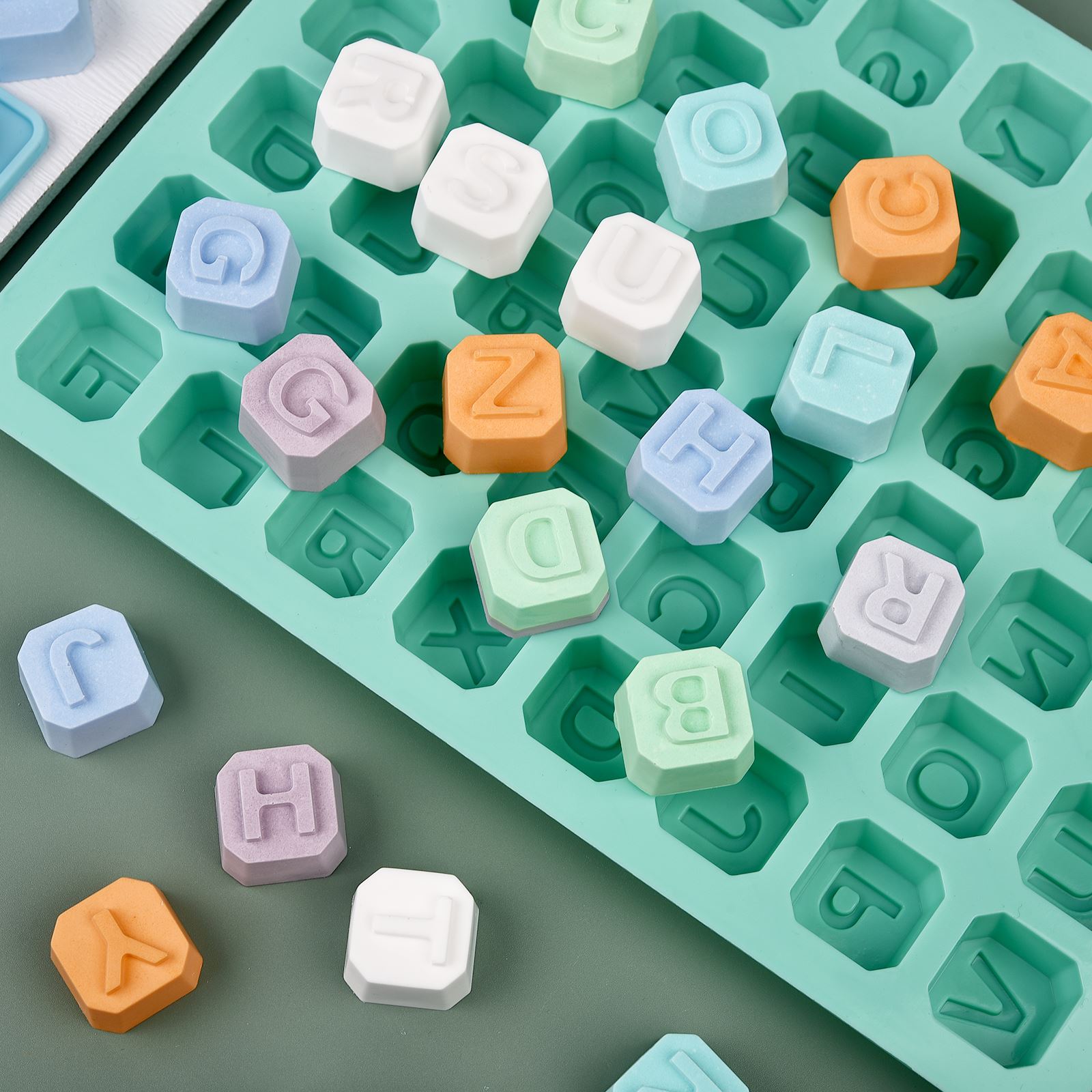 48 文字英語アルファベット文字シリコーン型石鹸型ケーキカッ - Soap Making Equipment のレビューと価格
